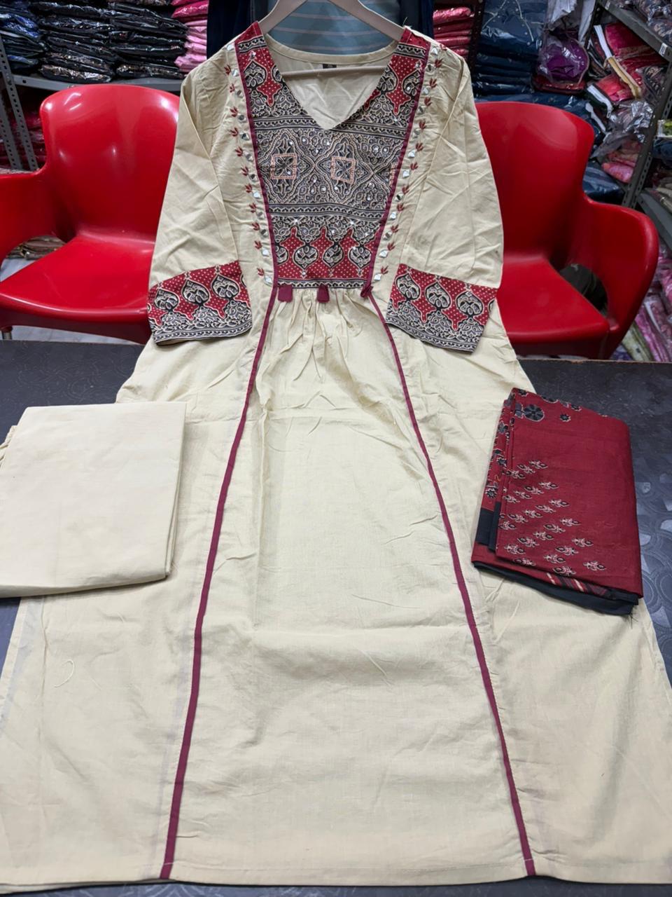 New Straight  Pannel Print Kurta 3 Pcs Set  Pant  Set With New Style in Maching