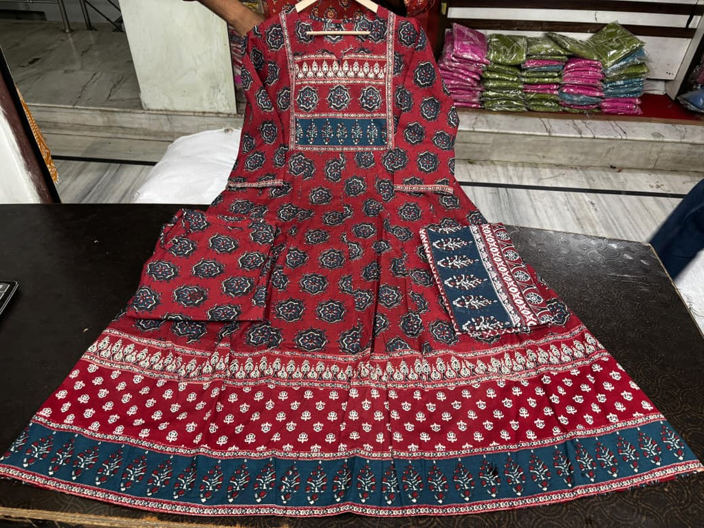 New Anarkali Print Kurta 3 Pcs Set Pant Set With New Style in Maching