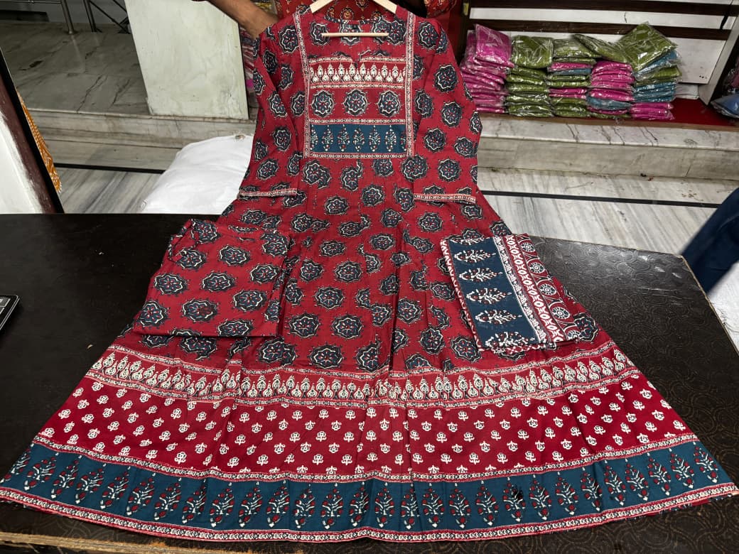 New Anarkali Print Kurta 3 Pcs Set Pant Set With New Style in Maching